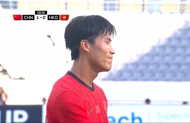 企鹅直播-东亚杯-黄政宇首球国足两中门框1-0中国香港获季军(2010年东亚杯四强赛30韩国)