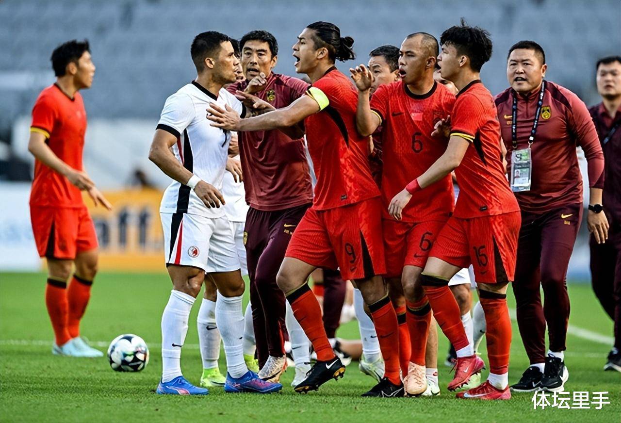 企鹅直播-东亚杯-黄政宇首球国足两中门框1-0中国香港获季军(2010年东亚杯四强赛30韩国)