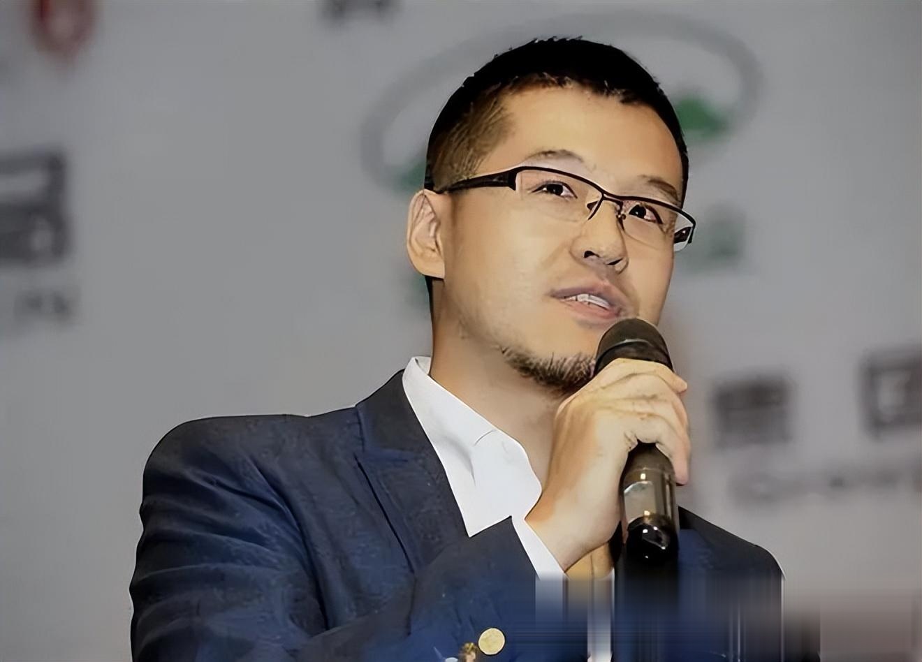 企鹅直播-杨毅谈易建联专访节目:不要赋予太深意义网友审判什么？(杨毅说易建联)