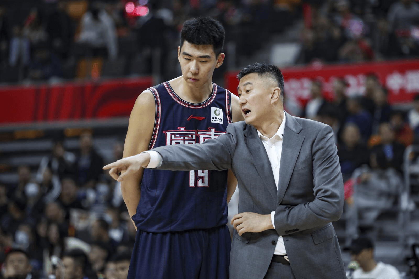 企鹅直播-中国男篮宣布裁员：徐昕与刘金雨离队返回俱乐部的简单介绍