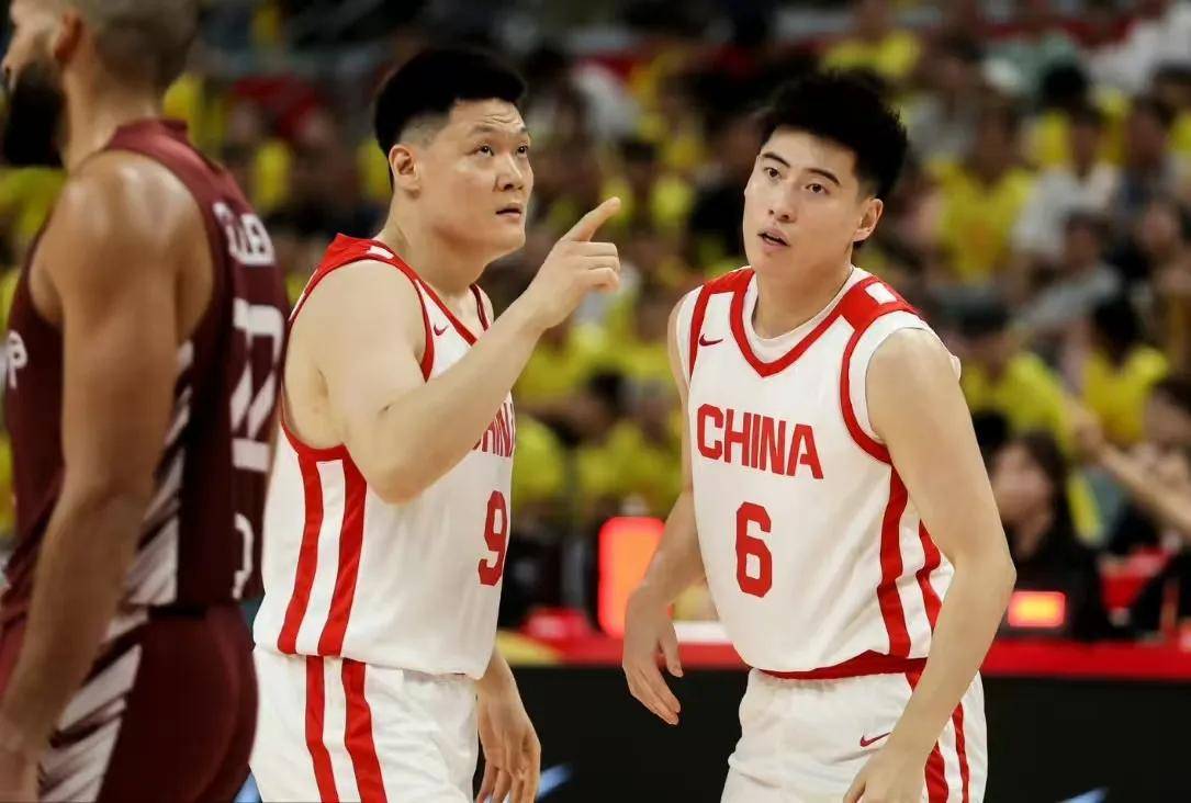 企鹅直播-中国男篮宣布裁员：徐昕与刘金雨离队返回俱乐部的简单介绍