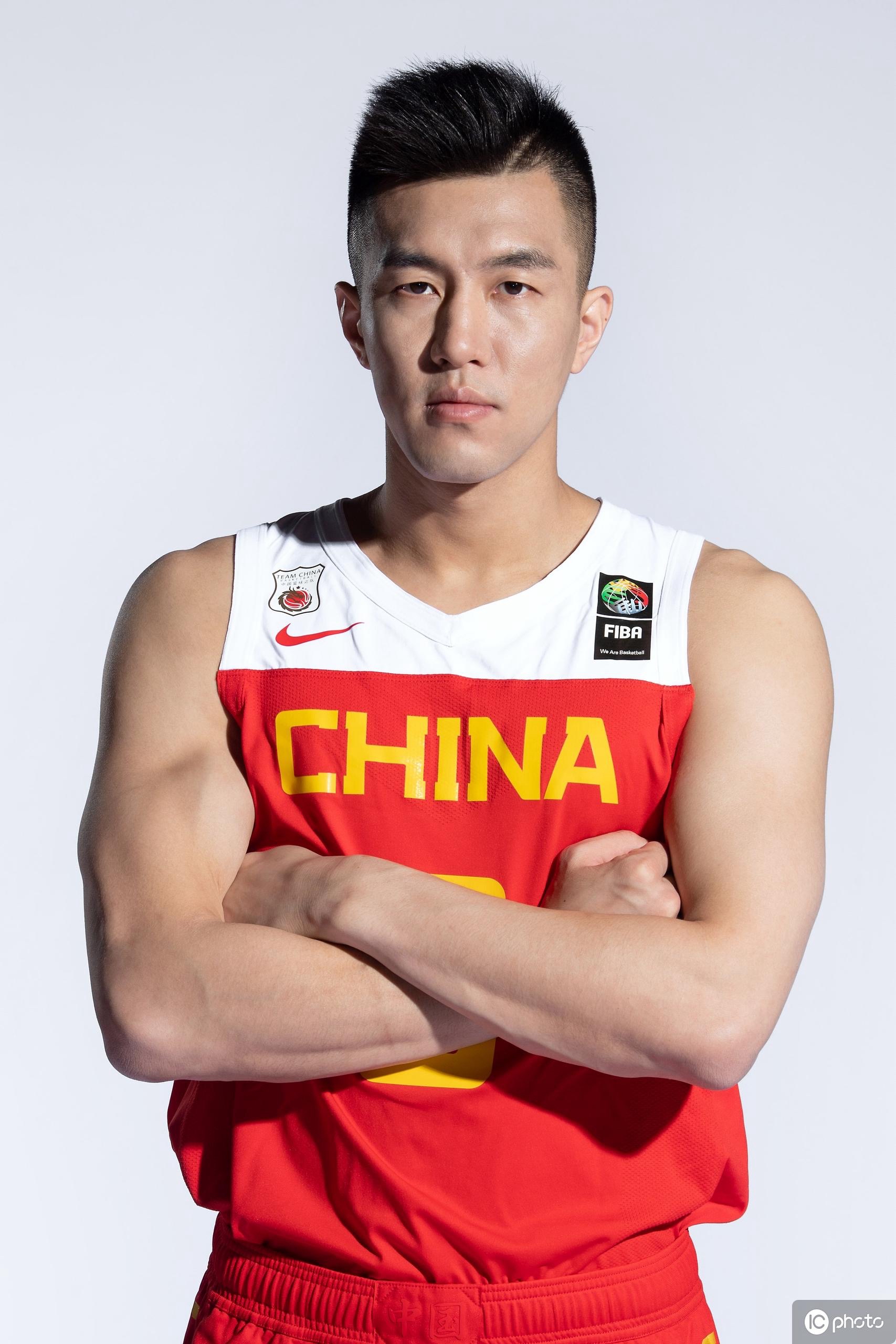 企鹅直播-篮球职业联赛的明星球员亮相(篮球职业联赛的明星球员亮相是谁)